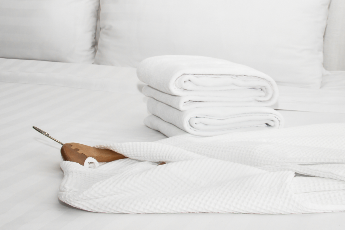 Hotel Laundry Robe Towels Bedding 1200X800